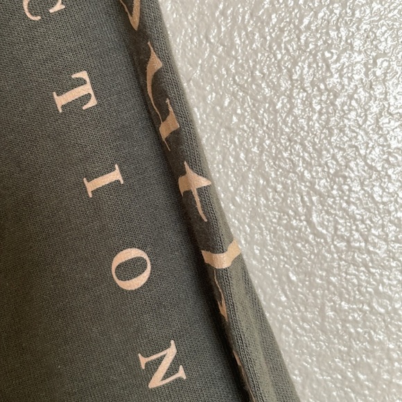 Simply Southern Herd it All Highland Cow Green Long Sleeve Tee Shirt Size Small - Picture 5 of 11